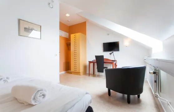 普羅洛瓦酒店及旅館