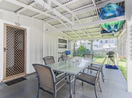 Cosy Pet Friendly Beach House