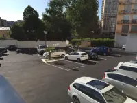 Logis Hotel Center - Parkplatz