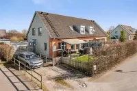 5-Bed-Rooms House with Jacuzzi, Free Parking, and 2 Toilets-Bath in Malmö