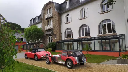 Park Hotel Bellevue Отели рядом с достопримечательностью «Кот де грани Роз»