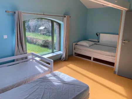 Ostal Scrignac - Gîte d'étape de la Gare Отели в г. Скриньяк