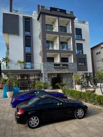 Hermosa Hotel Отели в г. Kodrat e Recit