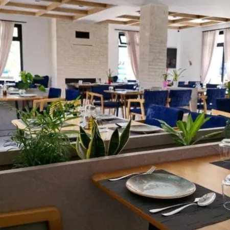 Lumi I Bardhe Hotel & Restaurant