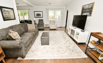 10 min Walk to ND Stadium 1820