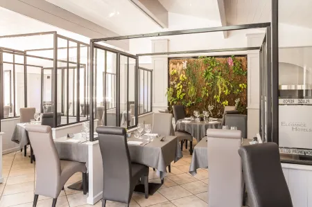 Elégance Suites Hôtel Отели в г. Арс-ан-Ре