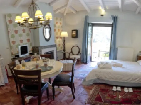 オストラ・メナロン・ラグジュアリー・スイーツ トリポリスのホテル