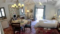 Ostra Menalon Luxury Suites Hotels in Tripoli