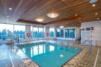 Sandman Hotel Hamilton - ที่มีสระว่ายน้ำ