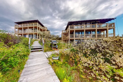 Seaside studio with amazing water views & private beach access across the street 特魯羅住宿飯店