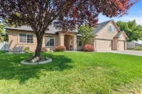Family home in desirable neighborhood with pool ac Hôtels à : Eagle