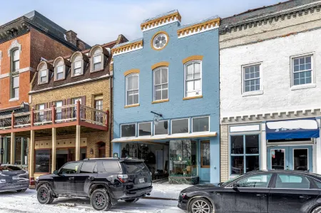 Charming Studio Overlooking Cobblestone Street - Cozy Retreat