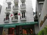Heine Hotel Hotels in Wanea