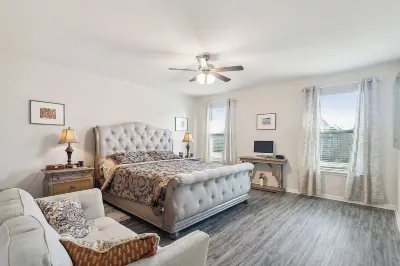 Northshore Nest Nook! New Amenities, New Home, minutes from Lake Pontchartrain! Slidell Little Theatre附近的飯店