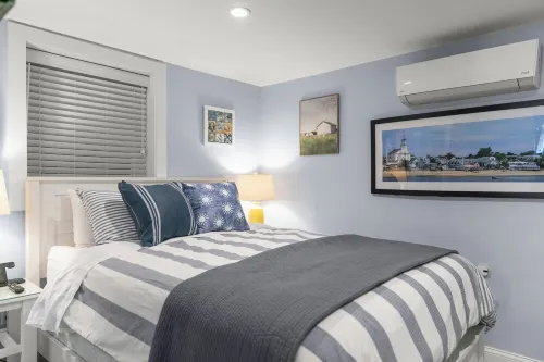 Stylish Beachside Condo on Commercial - Dog-Friendly, Parking, Prime Location