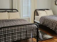 Lucky 13 Retreat – Cozy 2BR Getaway Near Downtown Greenville! Hotels in Dunean