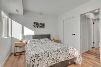 Cozy 1-BR home w free shuttles, hot tub, fireplace!