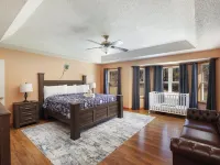 Spacious 6-bedroom Pocono Home with Hot Tub, Game and Theater rooms, Fire Pit! Hotels in Tunkhannock Township