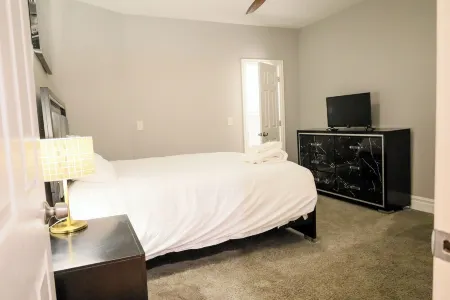 Gorgeous 4BDR in Chicago / 15mins from DWTN Brand New! Отели рядом с достопримечательностью «Музей науки и промышленности»