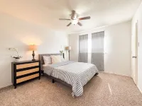 home. perfect for vacations. spacious. centrally located secure community. river walk 17m.