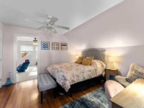 Family Friendly Waterfront Home - Private Dock, Kayaks, Fire Pit, Grill, Deck โรงแรมในMiddlesex County