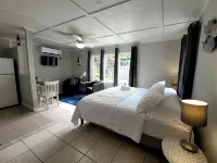 Cozy "Cottage Cove" in charming Lake Worth Beach