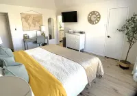 Stunning Newly Renovated Family Friendly Home w/Hot Tub, Fire Pit + Game Room