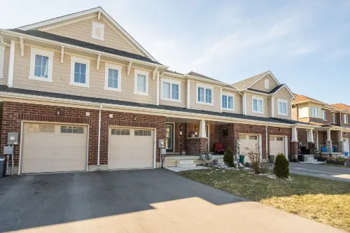 New 3Br Townhouse, Minutes to Niagara Falls and Brock University by Globalstay Hôtels à : Thorold