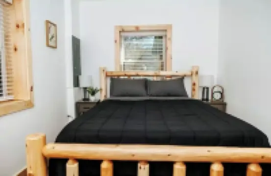 Cozy Cabin on the Creek with Hot Tub!