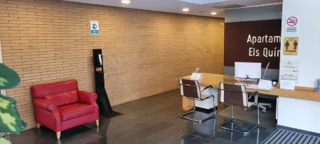 Apartaments Els Quimics Отели рядом с достопримечательностью «Parc de les Moreres»