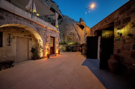 Shiraz Cave Cappadocia