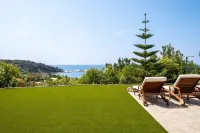 Icarus Luxury Beachfront Villa Hotel a 