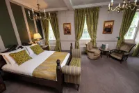 Cross Hands Hotel by Greene King Inns Hotel a Dyrham and Hinton