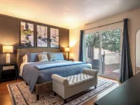 Desert Skies - Beautiful private Tucson home with great mountain views &  pool Hotels in Tanque Verde