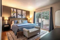 Desert Skies - Beautiful private Tucson home with great mountain views &  pool Отели рядом с достопримечательностью «Парк Агуа Калиенте Риджинал»