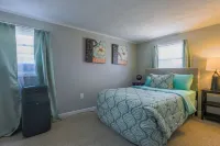 Cozy Costal Retreat in the heart of Groton's charming beach community, Hotels near Submarine Force Library & Museum