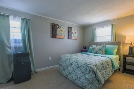 Cozy Costal Retreat in the heart of Groton's charming beach community,