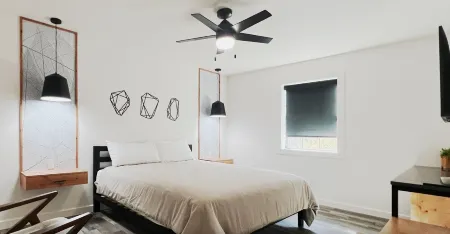 The Gemstone Cabin. Diamond hunters headquarters. Near The Crater of Diamonds