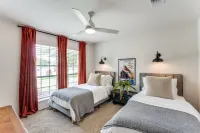 Cozy Designer Family Home Arcade, Park, Tennis, Trails, Pickleball and King bed