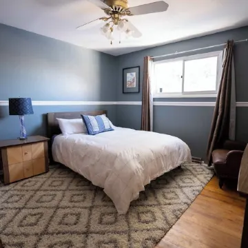 4 Bedroom Home, Fenced Yard and Hot Tub!