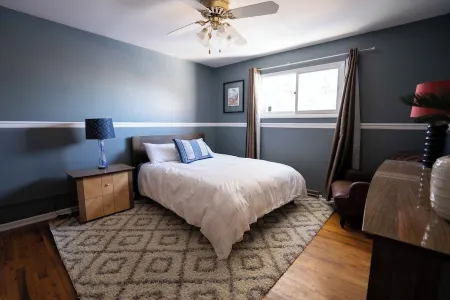 4 Bedroom Home, Fenced Yard and Hot Tub!