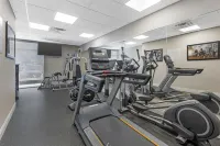 Best Western Plus Travel Hotel Toronto Airport - С тренажерным залом