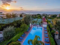 Hotel Gardenia Sorrento, Ascend Hotel Collection Отели рядом с достопримечательностью «Пляж Леонеллис»