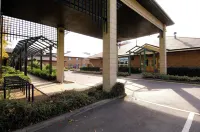 布拉克內爾中心普瑞米爾飯店