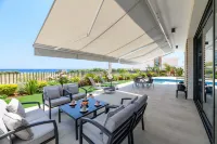 By the Beach - Emerald Seaview Villa