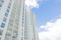 Stylish Apt w/ Mountain Views & Luxury Amenities