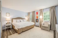 BEST TOWN! PoshPadsCT "TUNNEL" 4-BR HEATED SPA-POOL, Bike, Hiking, NYC 1.5 Hrs