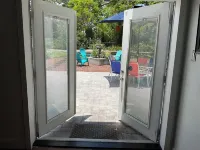 Spacious ranch 7 minutes to the beach/ airport, 3in1 game table , Pet friendly