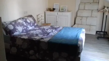 White room with private shower room and WC Отели в г. Боже ан Анжу