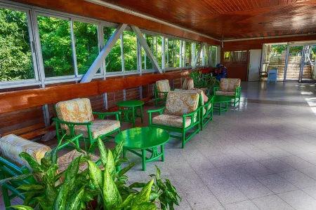 Ocean View Penthouse on the Hip Strip Montego Bay Отели рядом с Аэропорт Монтего-Бей Сангстер